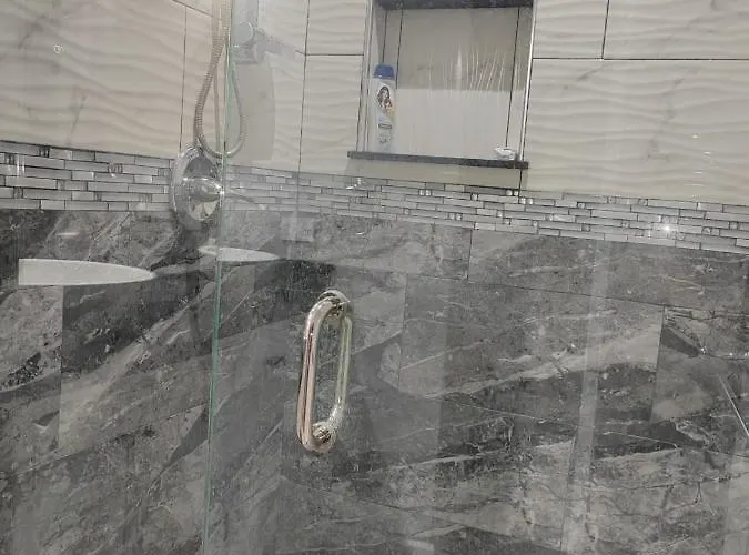Residencia Preciosa De 2 Planta